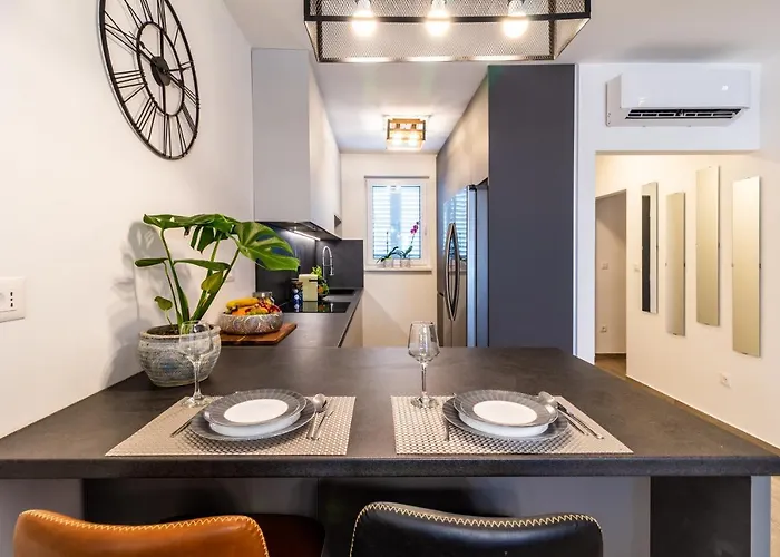 The One Apartment Split