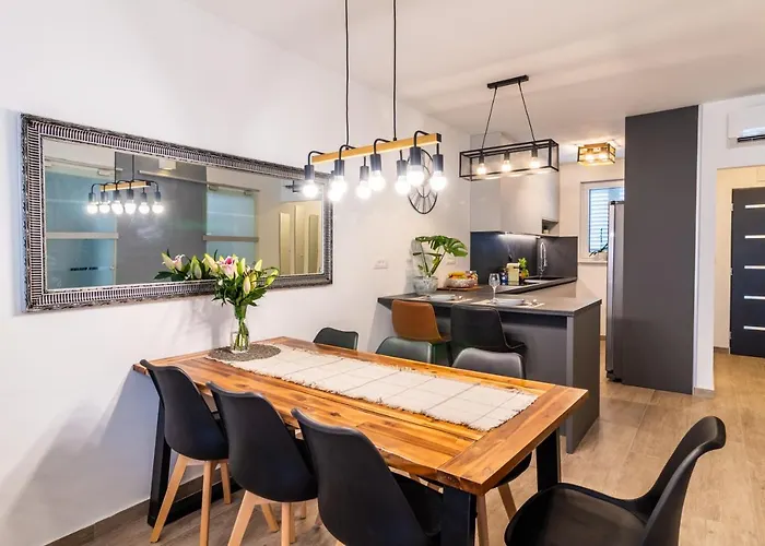 The One Apartment Split