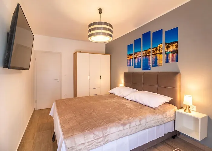 The One Apartment Split